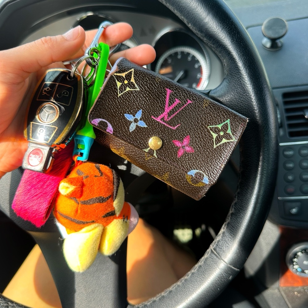 🍒✨Louis Vuitton Brown Key Holder✨🍒 - Picture 9 of 10